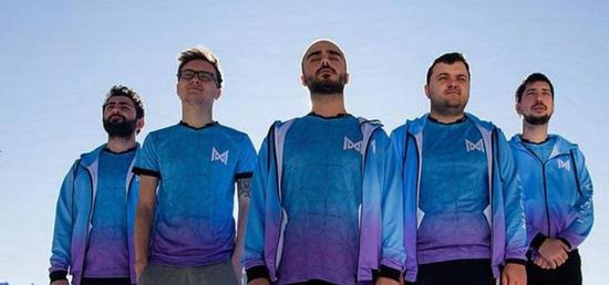 Jackeylove在上海被粉丝偶遇引发热议